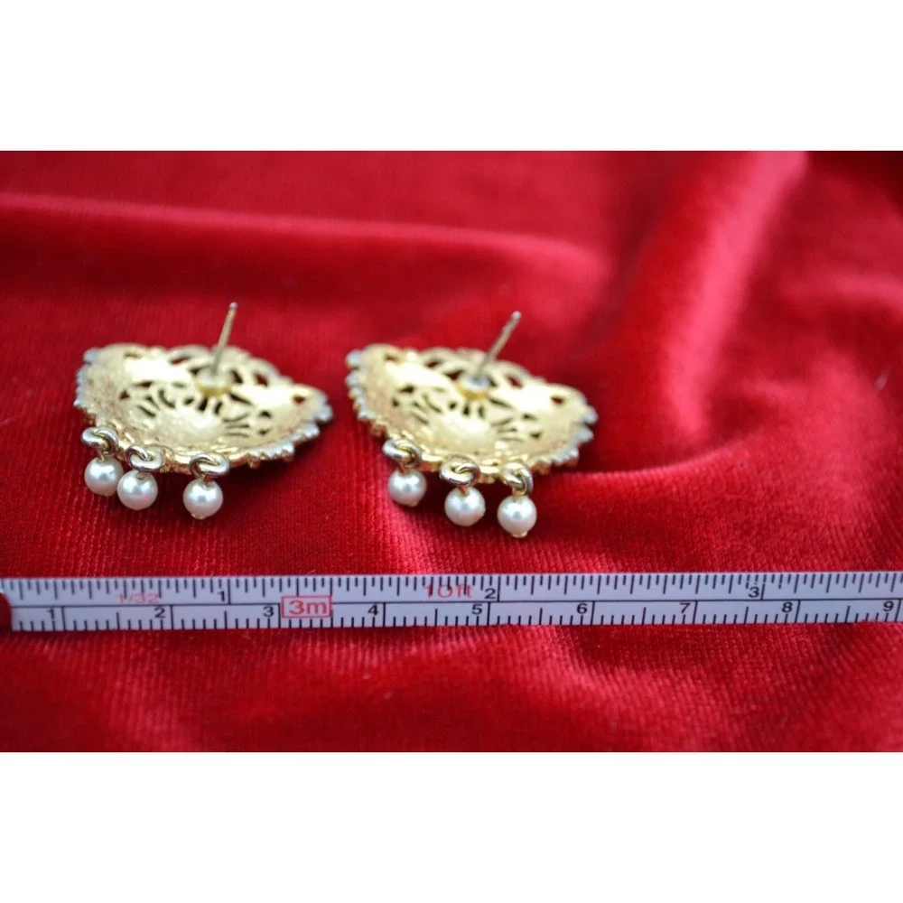 beautiful vintage costume jewelry earrings unmarked